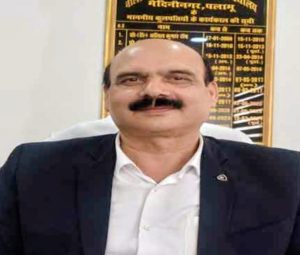 Read more about the article विसी दिनेश सिंह को कारण बताओ नोटिस, वित्त मंत्री के भाई को मिला पेंशन