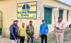 Read more about the article थाना प्रभारी ने मतदान केंद्रों का लिया जायजा