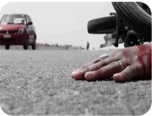 Read more about the article पांकी–मेदनीनगर मार्ग पर तेज रफ्तार हाईवा ने बाइक सवार को रौंदा, हालत गंभीर