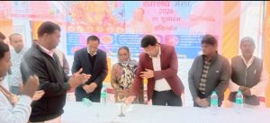 Read more about the article हरिहरगंज में प्रखंड स्तरीय स्वास्थ्य मेला आयोजित, 975 मरीजों की जांच कर दी गई निःशुल्क दवा