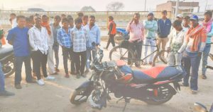 Read more about the article पिकअप व बाइक की टक्कर में दो गंभीर, रेफर