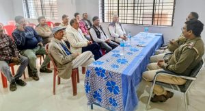 Read more about the article रेहला थाना परिसर में व्यवसायियों के साथ पुलिस की वृहद बैठक