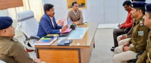 Read more about the article हुसैनाबाद पहुंचे पलामू आईजी एसके सिन्हा, अपराध नियंत्रण को लेकर दिए सख्त निर्देश