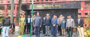 Read more about the article आन बान शान से लहरा तिरंगा।अधिवक्ता संघ मे अध्यक्ष ने किया ध्वजारोहण