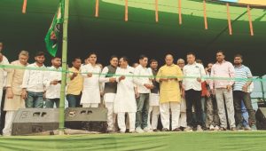 Read more about the article होली मिलन समारोह में झूमे लोग, विधायक ने दिया एकता का संदेश