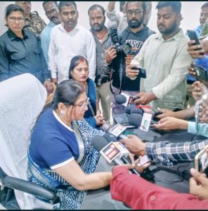 Read more about the article हुसैनाबाद नगर पंचायत: नवनिर्वाचित अध्यक्ष एवं सभी वार्ड पार्षदों ने लिया शपथ