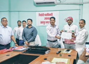 Read more about the article छत्तरपुर:उपायुक्त ने नवनिर्वाचित अध्यक्ष एवं पार्षदों को दिलायी शपथ