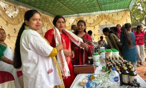 Read more about the article लातेहार – व्यापार आयुष मेला संपन्न, 300 औषधीय पौधों, सेनेटरी पैड व बुजुर्गों को स्टिक का