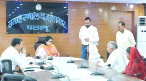 Read more about the article उपायुक्त कार्यालय में आयोजित हुआ जनता दरबार, 30 से अधिक आवेदनों पर हुई सुनवाई