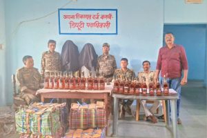 Read more about the article अवैध अंग्रेजी शराब के साथ दो गिरफ्तार