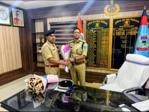 Read more about the article डीआईजी से गढ़वा एसपी ने की शिष्टाचार मुलाकात