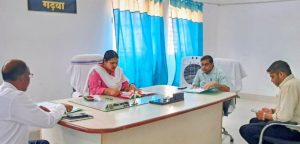 Read more about the article रिकॉर्ड दुरुस्त करें, लंबित मामलों का करें त्वरित निष्पादन : आयुक्त