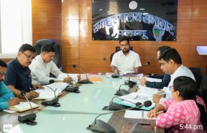 Read more about the article मध्याह्न भोजन योजना एवं शिक्षा व्यवस्था की उपायुक्त द्वारा समीक्षा, स्वच्छता, नामांकन एवं गुणवत्ता सुधार पर विशेष जोर