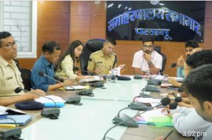 Read more about the article जिला स्तरीय सड़क सुरक्षा समिति की बैठक संपन्न, नियमों के कड़ाई से अनुपालन के निर्देश