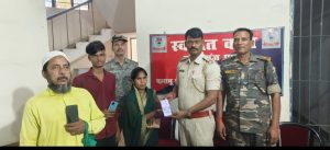 Read more about the article पुलिस ने खोए तीन मोबाइल फोन किया बरामद, वास्तविक मालिक को सौंपा