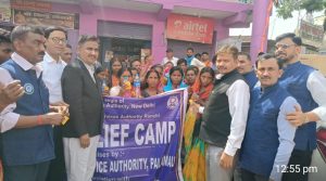 Read more about the article डालसा ने भीषण गर्मी को देखते हुए पानी व ओआरएस घोल का किया वितरण