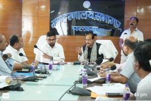 Read more about the article भीषण गर्मी में विद्युत एवं पेयजल व्यवस्था दुरुस्त रखने का निर्देश