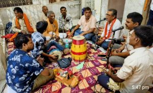 Read more about the article अनाथ मंदिर के 21वें वर्षगांठ पर अखंड संकीर्तन व छप्पन भोग
