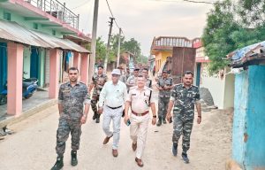 Read more about the article बकरीद को लेकर बरवाडीह और छिपादोहर में पुलिस का फ्लैग मार्च, शांति बनाए रखने की अपील