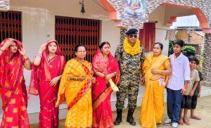 Read more about the article देश सेवा के बाद गांव लौटे बीएसएफ हवलदार कुमार गौरव सिंह का भव्य स्वागत