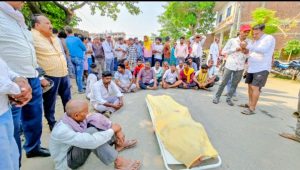 Read more about the article गम्हरिया में भीषण सड़क हादसा ऑटो-बोरवेल ट्रक की टक्कर में वृद्ध की मौत, पांच घायल, सड़क जाम