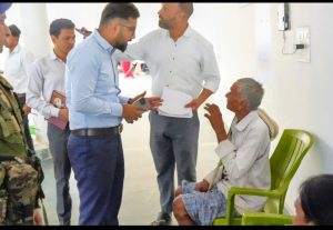 Read more about the article बच्चे को अनाथ आश्रम भेजने की बात सुन भावुक हुए उपायुक्त,तत्काल दिलाई आर्थिक सहायता