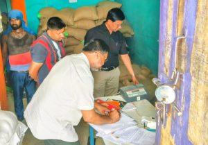 Read more about the article जन वितरण प्रणाली दुकान का निरीक्षण,पारदर्शी एवं समयबद्ध वितरण सुनिश्चित करने का निर्देश