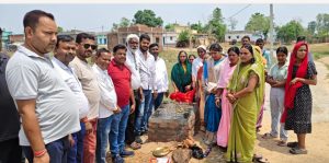 Read more about the article चमरडीहा में पीसीसी पथ निर्माण कार्य का शिलान्यास