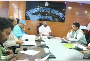 Read more about the article उपायुक्त ने JSLPS द्वारा क्रियान्वित योजनाओं की समीक्षा की