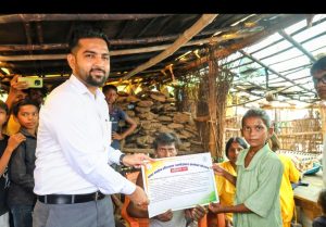 Read more about the article उपायुक्त ने दिव्यांग दंपति की बच्ची के आग्रह पर पहुंचकर दी सरकारी योजनाओं की सौगात, आंगनबाड़ी केंद्र का किया उद्घाटन