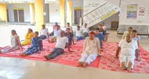 Read more about the article प्रखंड कार्यालय परिसर में अंतर्राष्ट्रीय योग दिवस पर योग शिविर का आयोजन