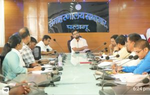Read more about the article डीसी ने नगर निकायों के विकास कार्यों की समीक्षा कर समयबद्ध क्रियान्वयन के दिए निर्देश