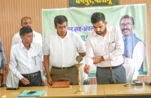 Read more about the article जिले के सभी प्रखंडों में शुरू हुआ जन समाधान दिवस,चैनपुर से उपायुक्त ने किया शुभारंभ