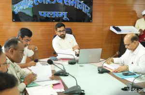 Read more about the article डीसी ने राजस्व विभाग के कार्यों की समीक्षा की, लंबित मामलों के त्वरित निष्पादन एवं राजस्व संग्रह में तेजी लाने के दिए निर्देश