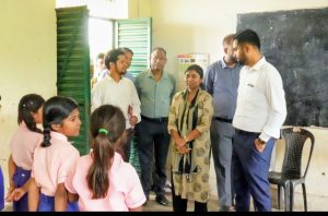 Read more about the article उपायुक्त ने राजकीयकृत मध्य विद्यालय,बरांव का किया औचक निरीक्षण, मूलभूत सुविधाओं के सुदृढ़ीकरण के दिए निर्देश