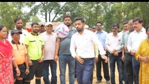 Read more about the article उपायुक्त ने फुटबॉल को किक मारकर प्रमंडल स्तरीय 65वीं सुब्रतो कप अंतरराष्ट्रीय फुटबॉल प्रतियोगिता का किया शुभारंभ