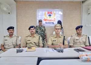 Read more about the article पलामू – पुलिस ने चोरी के मामले का किया उद्भेदन, चोरी का सोने का लॉकेट बरामद, एक आरोपी गिरफ्तार