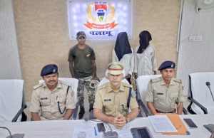 Read more about the article लेस्लीगंज पुलिस ने चोरी की बाइक व लोडेड देशी कट्टा के साथ दो आरोपियों को किया गिरफ्तार