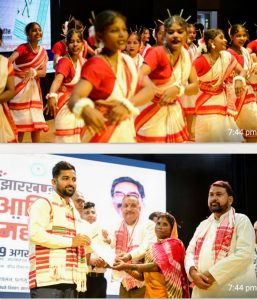 Read more about the article विश्व आदिवासी दिवस पर टाउन हॉल में सजी आदिवासी संस्कृति की रंगारंग तस्वीर