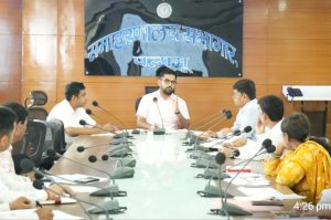 Read more about the article कल्याणकारी योजनाओं का लाभ पात्र लाभुकों तक समय पर पहुंचाएं ,उपायुक्त