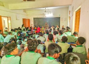 Read more about the article हुसैनाबाद – महिला थाना हुसैनाबाद पुलिस ने मध्य विद्यालय, जपला में छात्र-छात्राओं को किया जागरूक