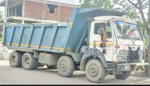 Read more about the article हरिहरगंज- बगैर कागजात के स्टोन चिप्स लदा हाइवा जब्त