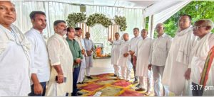 Read more about the article समाजसेवी की माता के श्राद्धकर्म में नबीनगर विधायक सहित कई लोगों ने दी श्रद्धांजलि