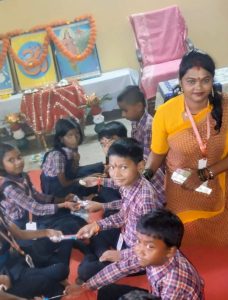 Read more about the article लातेहार – रक्षाबंधन पर बहनों ने भाइयों की कलाई पर बांधा रक्षा सूत्र