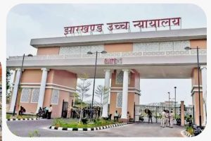 Read more about the article माध्यमिक आचार्य पुनर्परीक्षा मामला – हाईकोर्ट ने FIR दर्ज करने का दिया आदेश