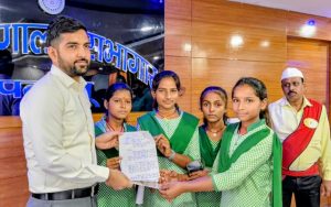 Read more about the article जन समाधान दिवस में छात्राओं की समस्या पर उपायुक्त ने लिया त्वरित संज्ञान