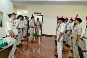 Read more about the article पुलिस अधीक्षक ने विश्रामपुर थाना का किया निरीक्षण