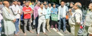 Read more about the article बिना हेलमेट बाइक चलाने वालों पर हरिहरगंज पुलिस सख्त, 50 बाइक जब्त