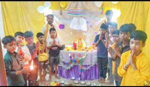 Read more about the article गणपति पूजा में उमड़ा उत्साह, बच्चों ने की विधिवत पूजा-अर्चना