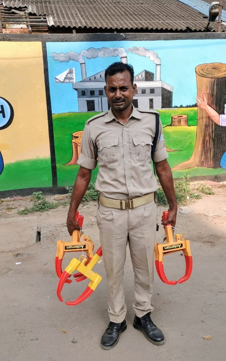 Read more about the article पलामू में पहली बार व्हील लॉकर से लगेगा नो पार्किंग पर लगाम, मेदिनीनगर में ट्रैफिक पुलिस का नया एक्शन